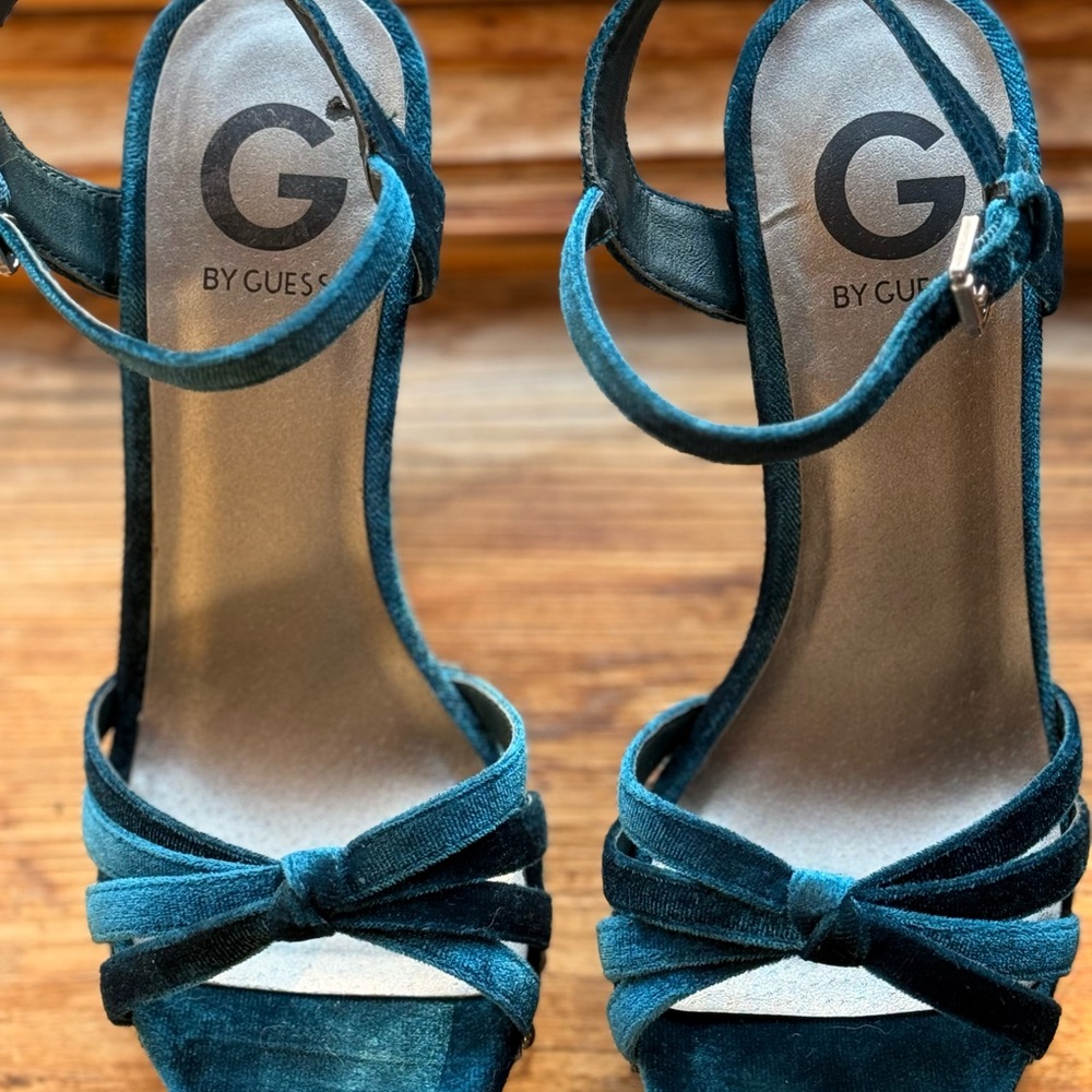 G by Guess Women's Elegant Blue Heels